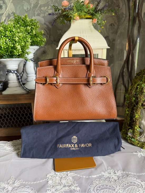 Fairfax & Favor Handbags - NWOT Fairfax & Favor Town and Country Tan Micro Top Handle Leather Bag Purse